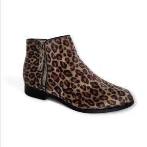 Anthro Vanessa Wu Leopard Print Ankle Boots faux fur black and tan size 8